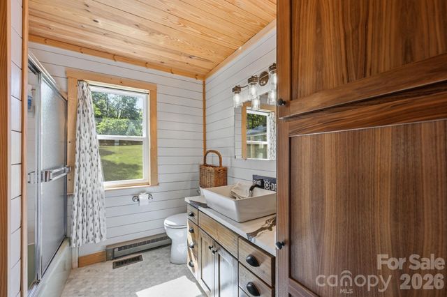 1367 Roundstone Road, Sherrills Ford, NC 28673