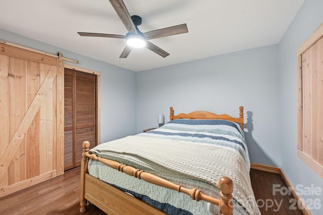 1367 Roundstone Road, Sherrills Ford, NC 28673