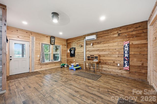 1367 Roundstone Road, Sherrills Ford, NC 28673