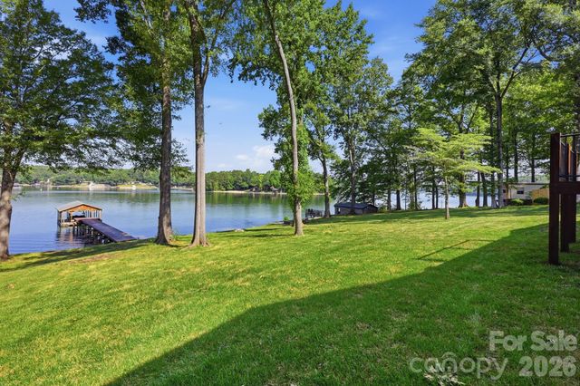 1367 Roundstone Road, Sherrills Ford, NC 28673