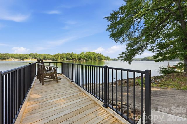 1367 Roundstone Road, Sherrills Ford, NC 28673