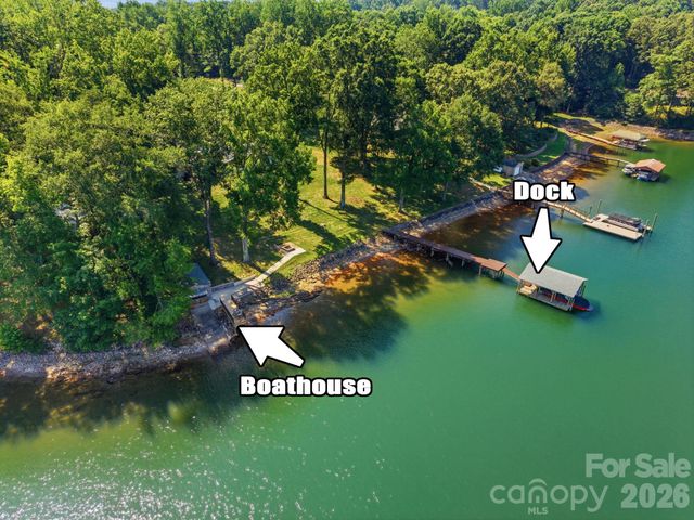 1367 Roundstone Road, Sherrills Ford, NC 28673