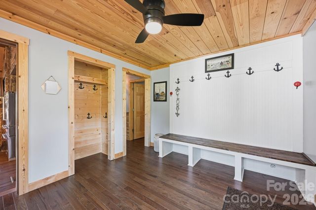 1367 Roundstone Road, Sherrills Ford, NC 28673