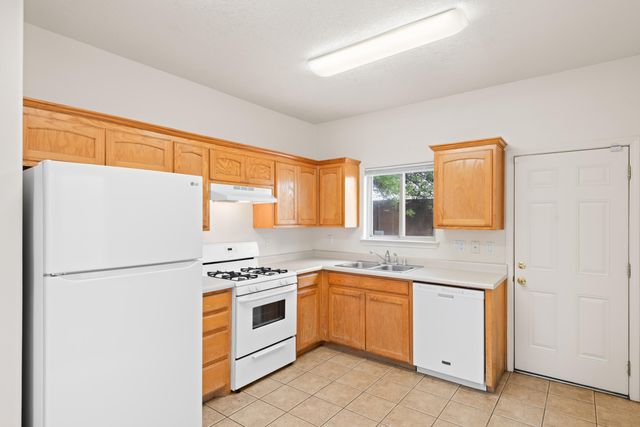 4731 Spanish Sun Avenue NE, Albuquerque, NM 87110