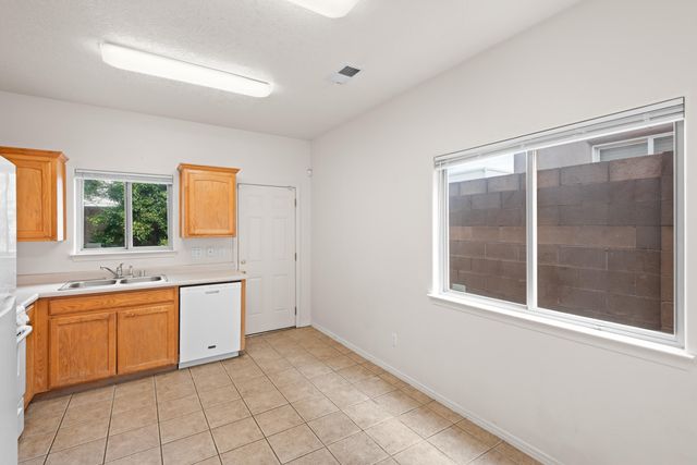 4731 Spanish Sun Avenue NE, Albuquerque, NM 87110