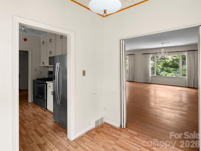 5 Normandy Road, Asheville, NC 28803