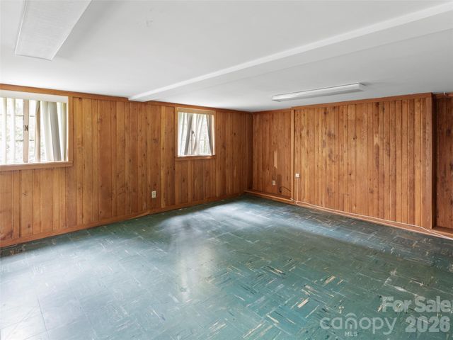 5 Normandy Road, Asheville, NC 28803