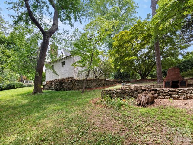 5 Normandy Road, Asheville, NC 28803