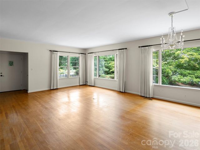 5 Normandy Road, Asheville, NC 28803