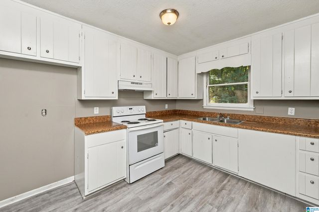 525 15TH COURT NW, Center Point, AL 35215