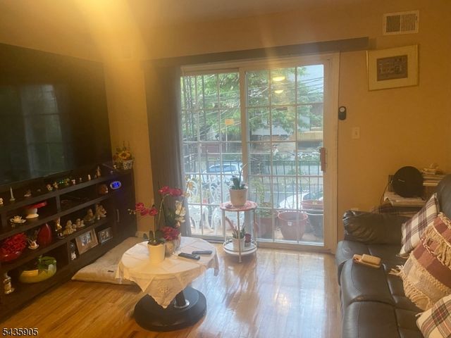 120 Seymour Ave, Newark City, NJ 07108