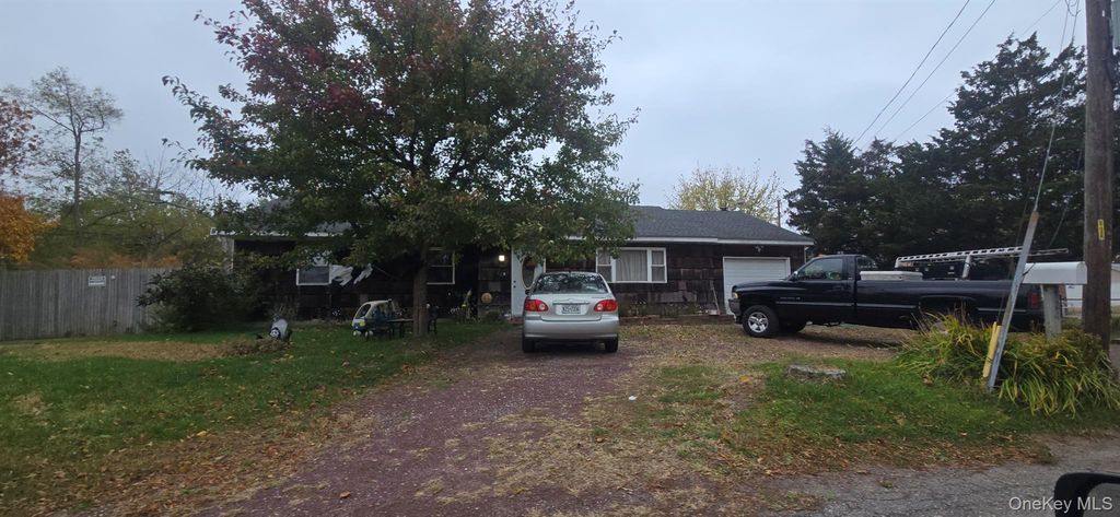 21 Astoria Road, Mastic Beach, NY 11951