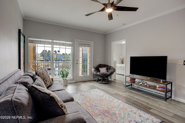 7800 POINT MEADOWS Drive 724, Jacksonville, FL 32256