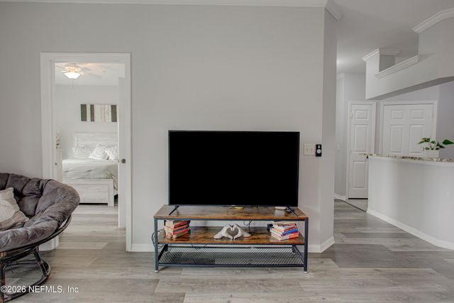 7800 POINT MEADOWS Drive 724, Jacksonville, FL 32256