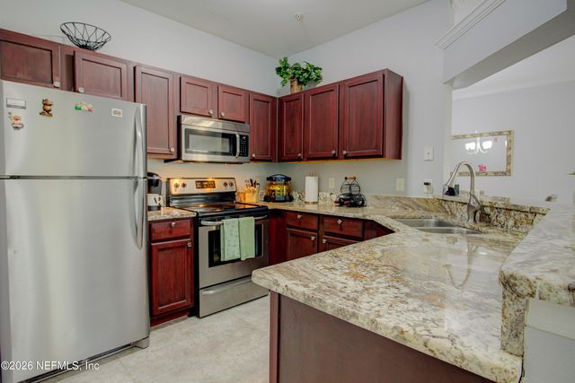 7800 POINT MEADOWS Drive 724, Jacksonville, FL 32256