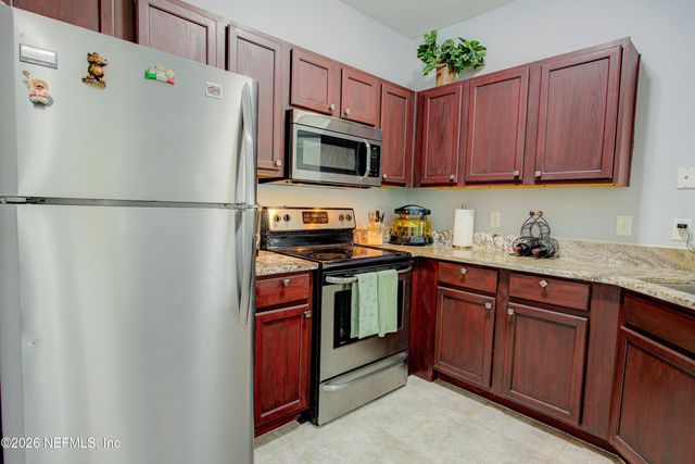 7800 POINT MEADOWS Drive 724, Jacksonville, FL 32256