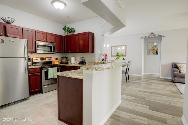 7800 POINT MEADOWS Drive 724, Jacksonville, FL 32256