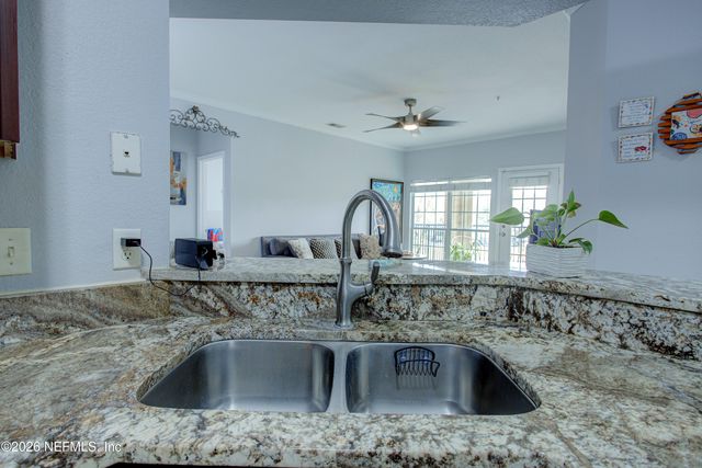 7800 POINT MEADOWS Drive 724, Jacksonville, FL 32256