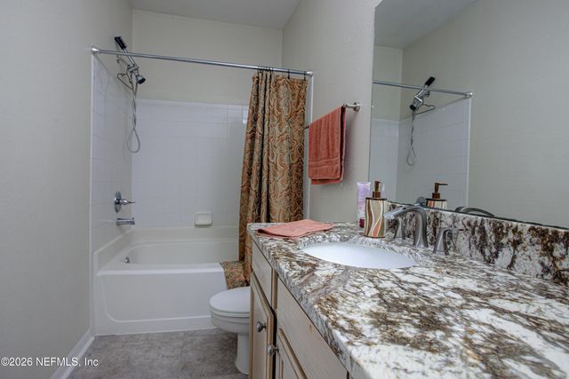 7800 POINT MEADOWS Drive 724, Jacksonville, FL 32256