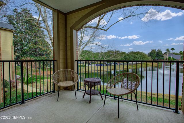 7800 POINT MEADOWS Drive 724, Jacksonville, FL 32256