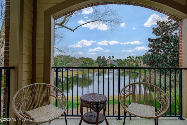 7800 POINT MEADOWS Drive 724, Jacksonville, FL 32256