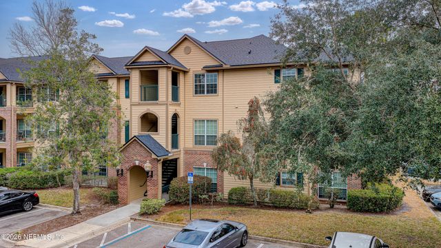 7800 POINT MEADOWS Drive 724, Jacksonville, FL 32256