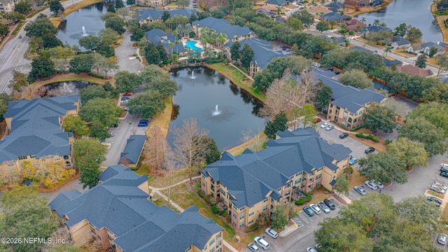 7800 POINT MEADOWS Drive 724, Jacksonville, FL 32256