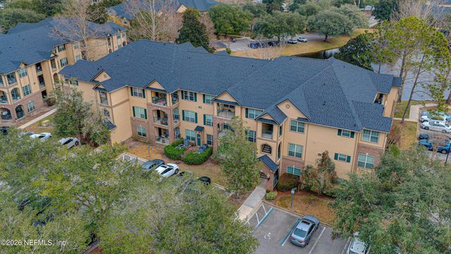 7800 POINT MEADOWS Drive 724, Jacksonville, FL 32256