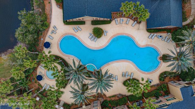 7800 POINT MEADOWS Drive 724, Jacksonville, FL 32256