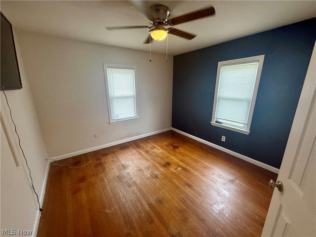 33 Pierce Avenue, Cuyahoga Falls, OH 44221