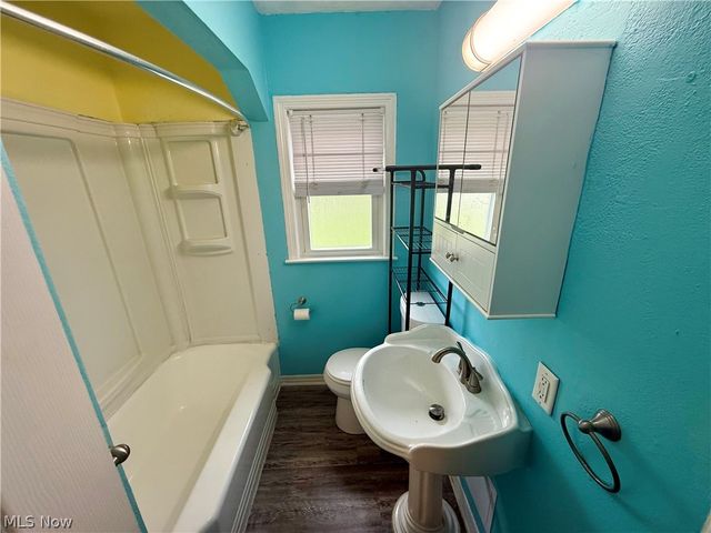 33 Pierce Avenue, Cuyahoga Falls, OH 44221