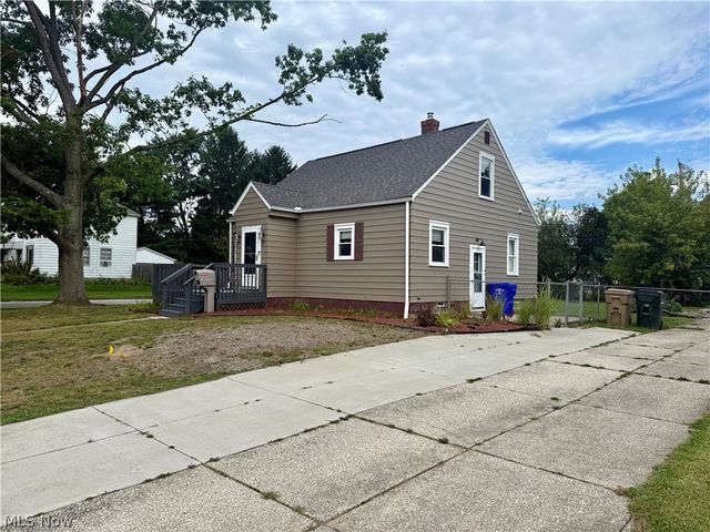 33 Pierce Avenue, Cuyahoga Falls, OH 44221
