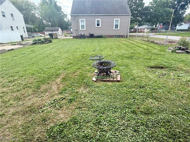 33 Pierce Avenue, Cuyahoga Falls, OH 44221