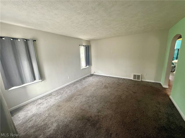 33 Pierce Avenue, Cuyahoga Falls, OH 44221
