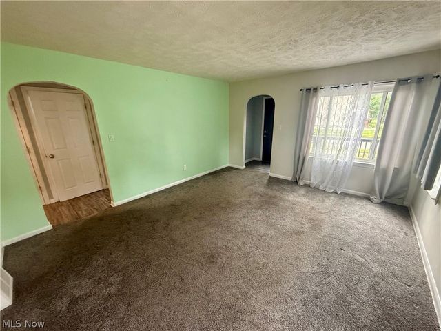 33 Pierce Avenue, Cuyahoga Falls, OH 44221