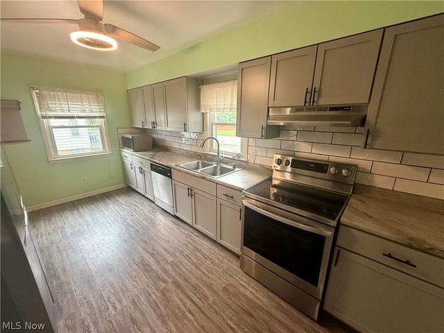 33 Pierce Avenue, Cuyahoga Falls, OH 44221