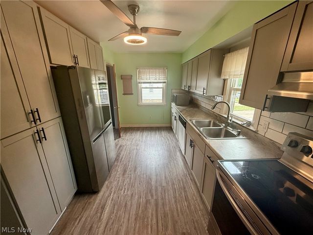 33 Pierce Avenue, Cuyahoga Falls, OH 44221