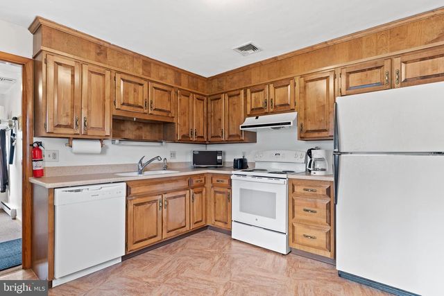 523 HASTINGS DR, Harrisburg, PA 17109