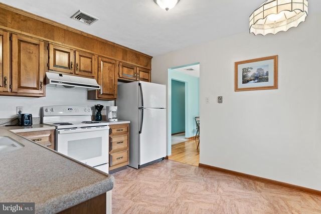 523 HASTINGS DR, Harrisburg, PA 17109