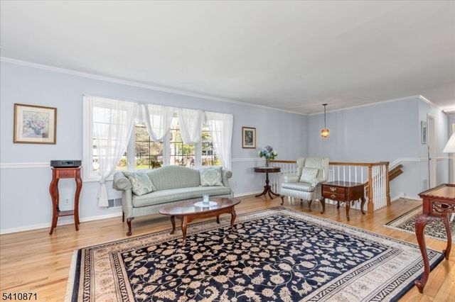 11 Dorr Rd, New Providence Boro, NJ 07974