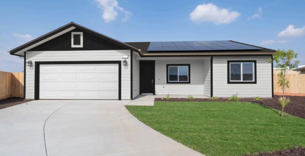 824 N Palm Street, Woodlake, CA 93286