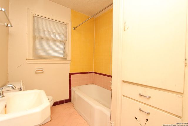 387 Meredith Dr Apt 2, San Antonio, TX 78228