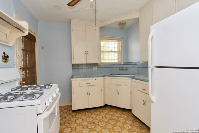 387 Meredith Dr Apt 2, San Antonio, TX 78228