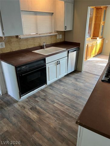 5374 North Sir Richard Drive, Las Vegas, NV 89110