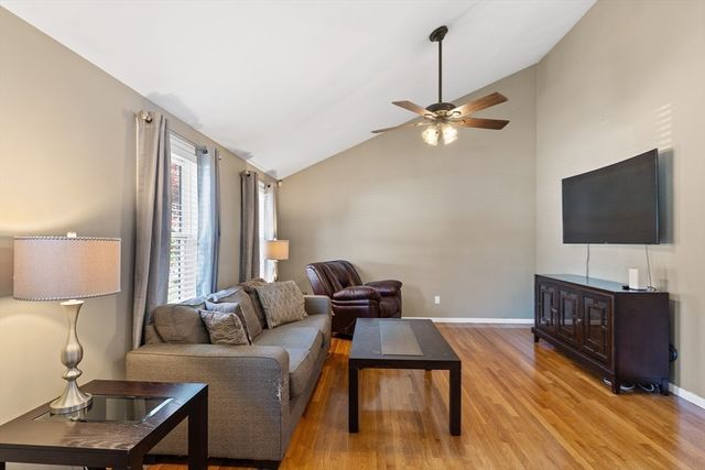 8 Gushee Ln, Taunton, MA 02780