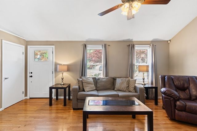 8 Gushee Ln, Taunton, MA 02780