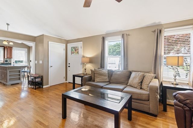 8 Gushee Ln, Taunton, MA 02780