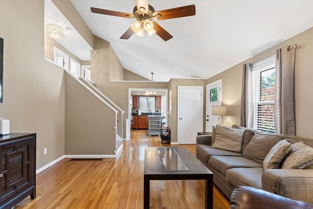 8 Gushee Ln, Taunton, MA 02780