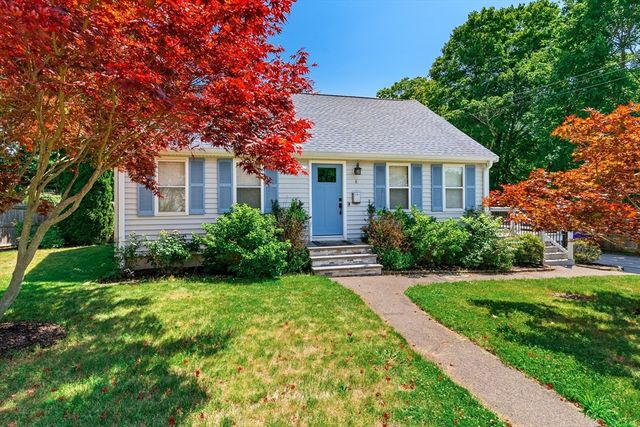 8 Gushee Ln, Taunton, MA 02780