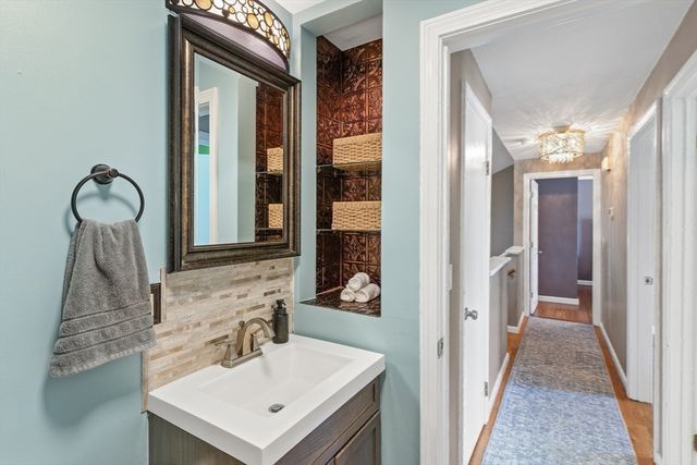8 Gushee Ln, Taunton, MA 02780